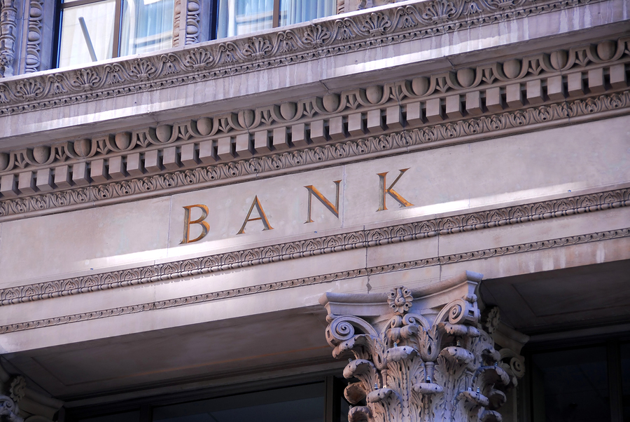 Banks Under $25M Decline 96%